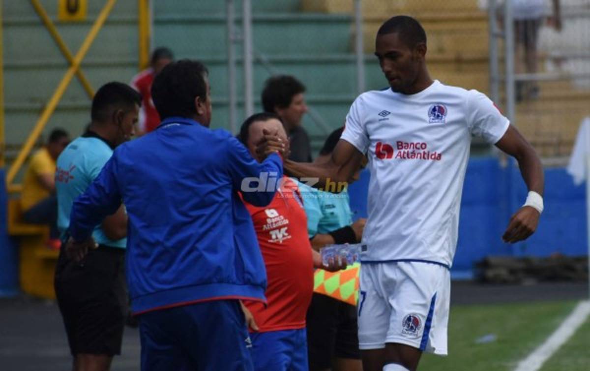 NO SE VIO EN TV: El detallazo de Bengtson con JC Espinoza y el homenaje a Adriel