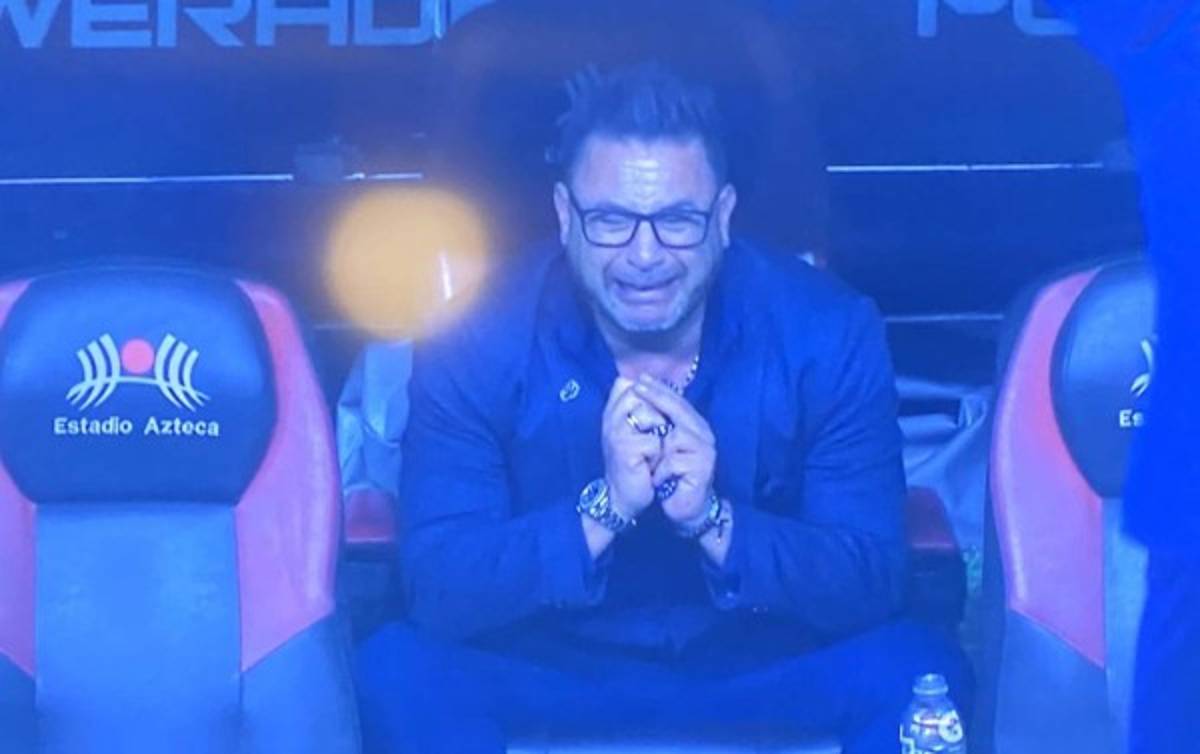 Antonio Mohamed rompe en llanto tras cumplir su promesa en la final de la Liga MX
