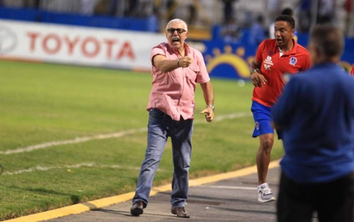 Curiosas: Eufórico festejo de Keosseián y la bronca en las gradas del Nacional