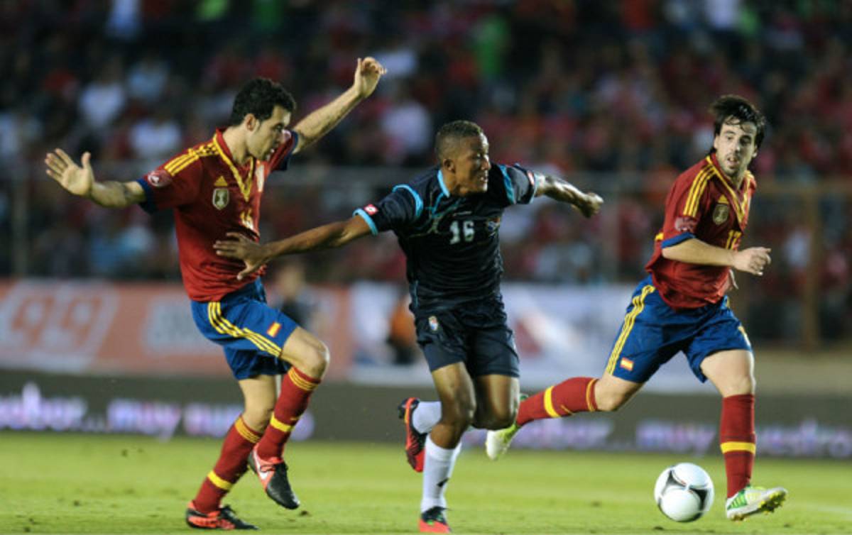 España le muestra a Panamá el fútbol de excelencia.