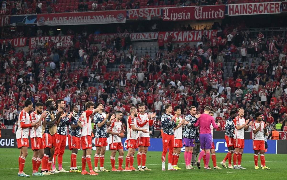 Tchouaméni interrumpe a Müller, Vinicius se divierte ante Bayern y las bellas chicas apoyando al Real Madrid