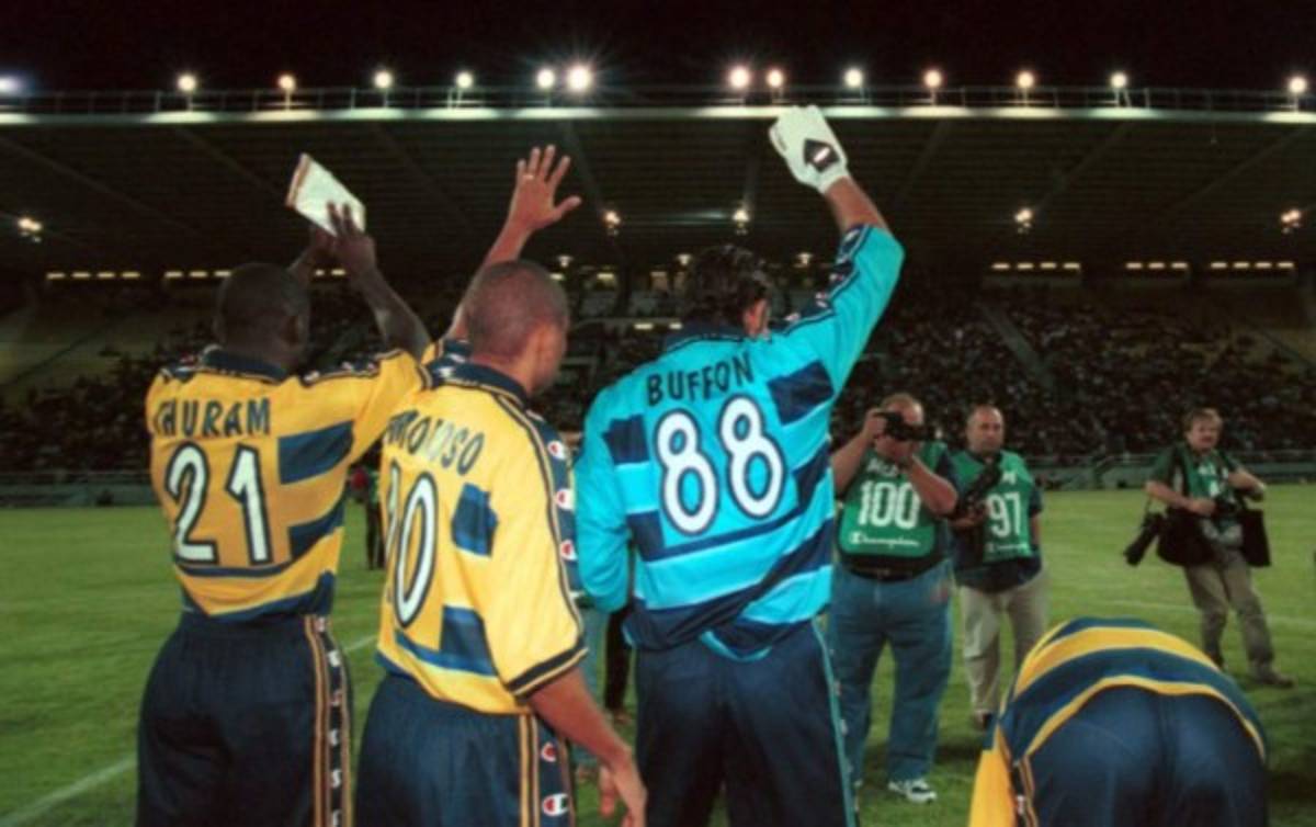 Messi y los otros dorsales extraños en el fútbol: Un centrocampista top utilizó el número 1