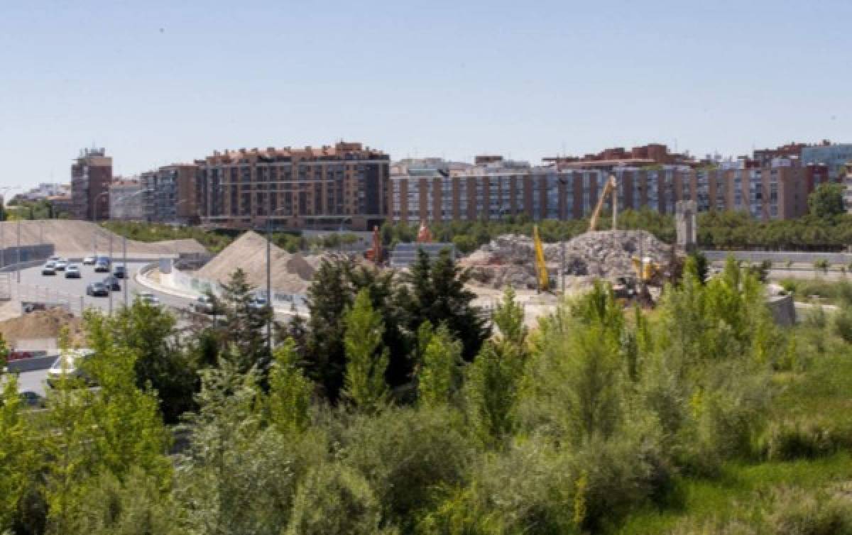 Finaliza la demolición del Vicente Calderón: así luce ahora tras el derribo de la última grada