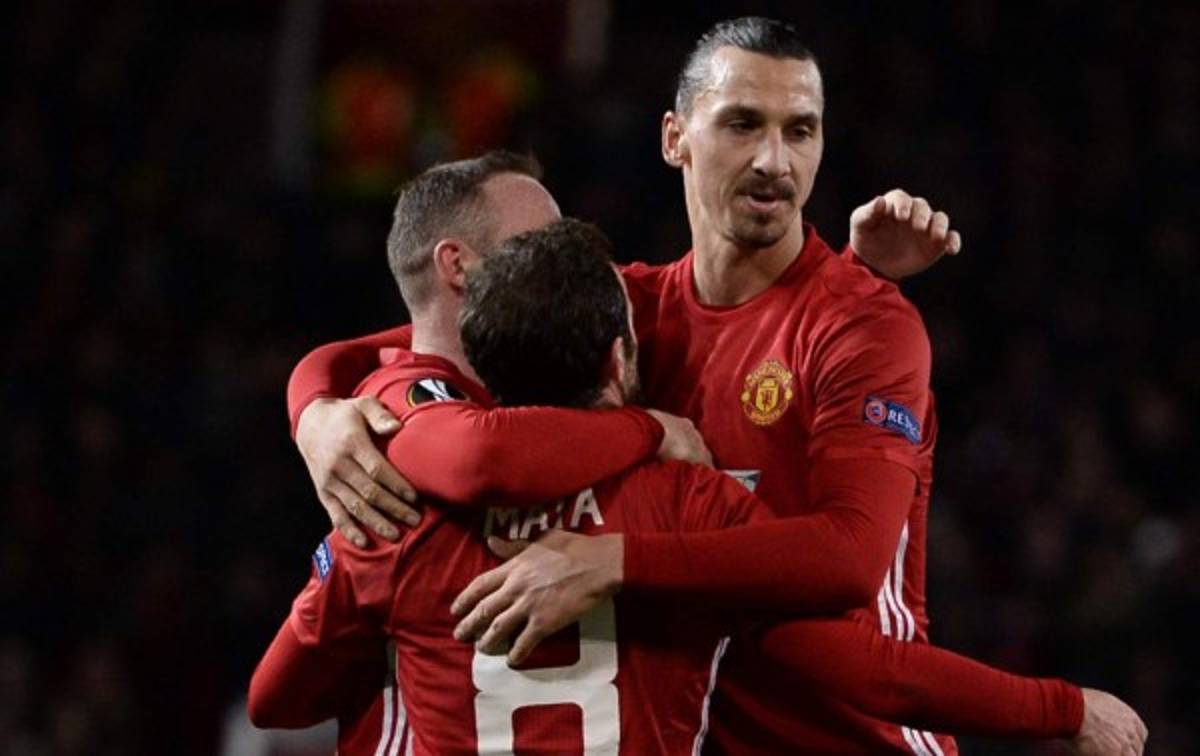 Mánchester United goleó al Feyenoord y sigue vivo en Europa League