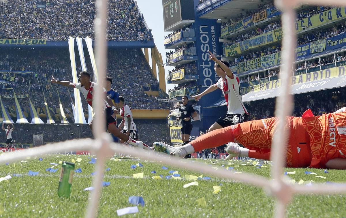 ¡Un infierno! River Plate aplastó a Boca Juniors en la Bombonera, el enfado de los hinchas y el invitado de lujo
