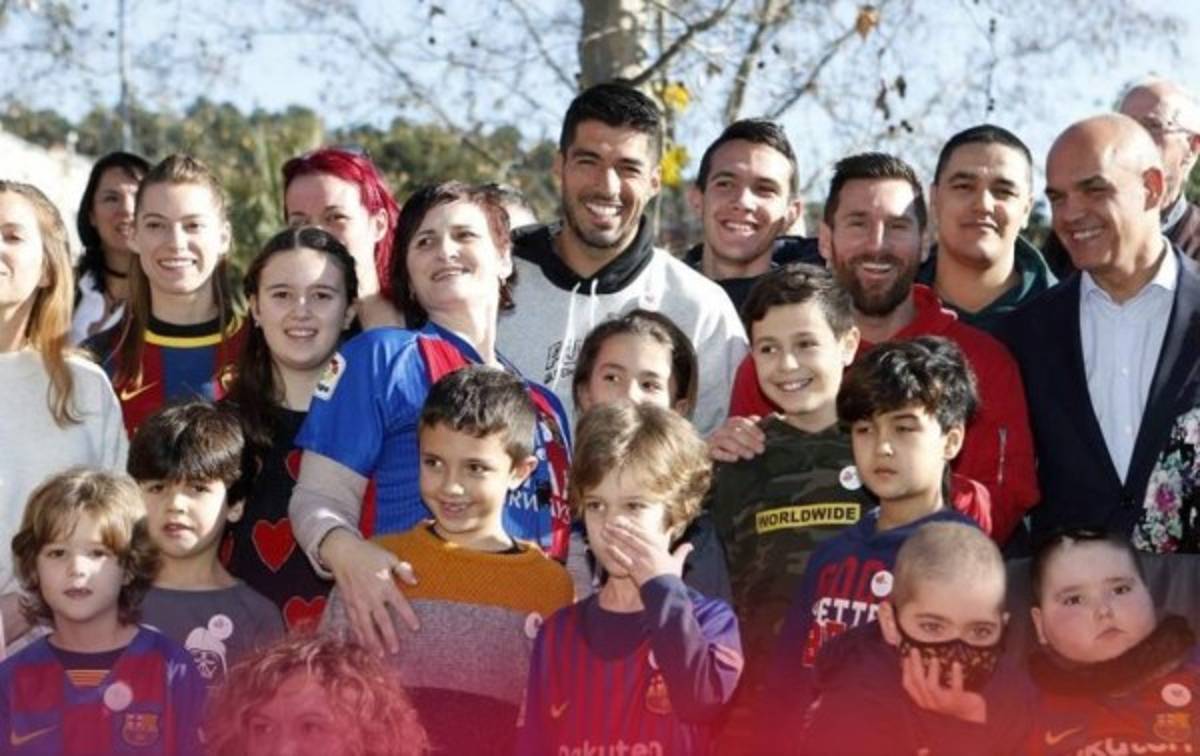 El gran gesto de Lionel Messi con varios niños, la selfie y la burla de Vidal en Barcelona