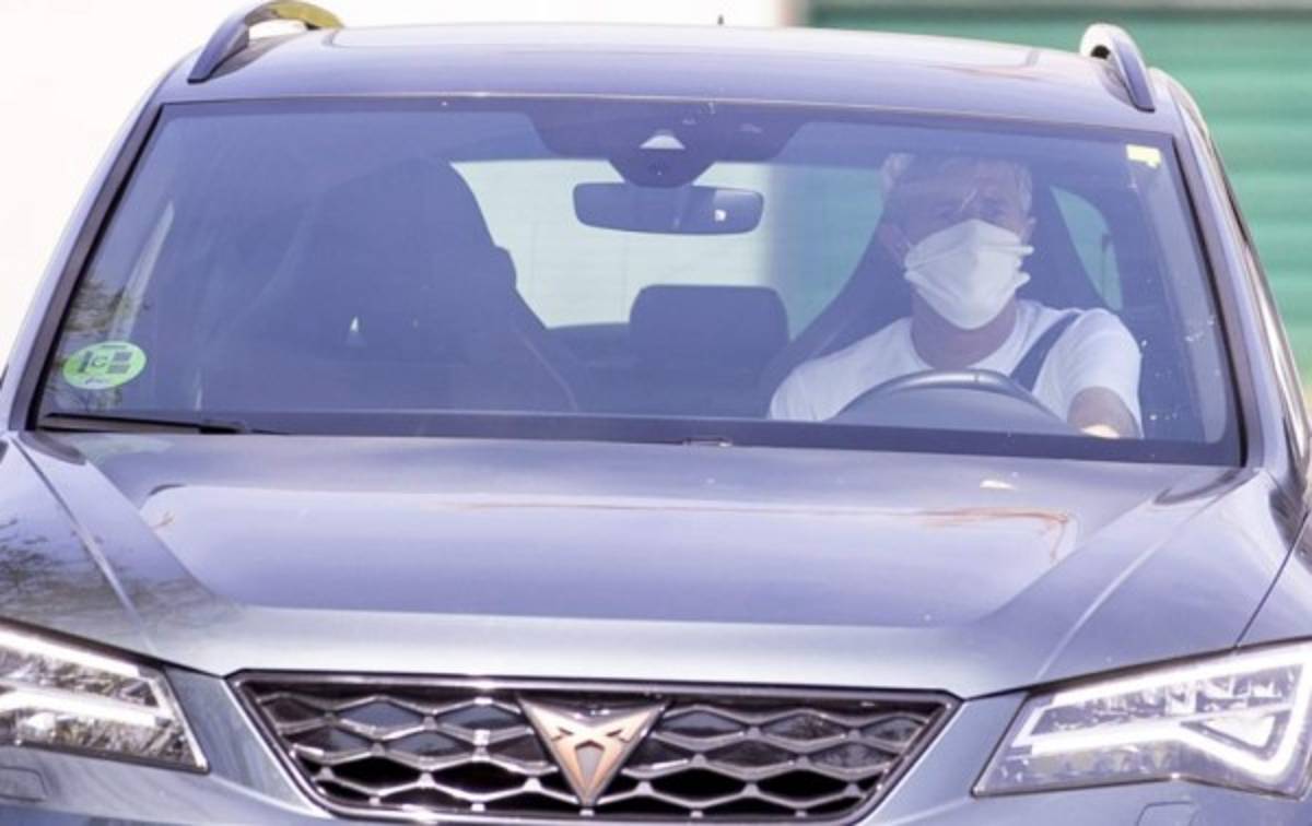 Autos sucios y nuevos 'looks': Así fue el regreso al trabajo de Messi y los futbolistas del Barcelona   