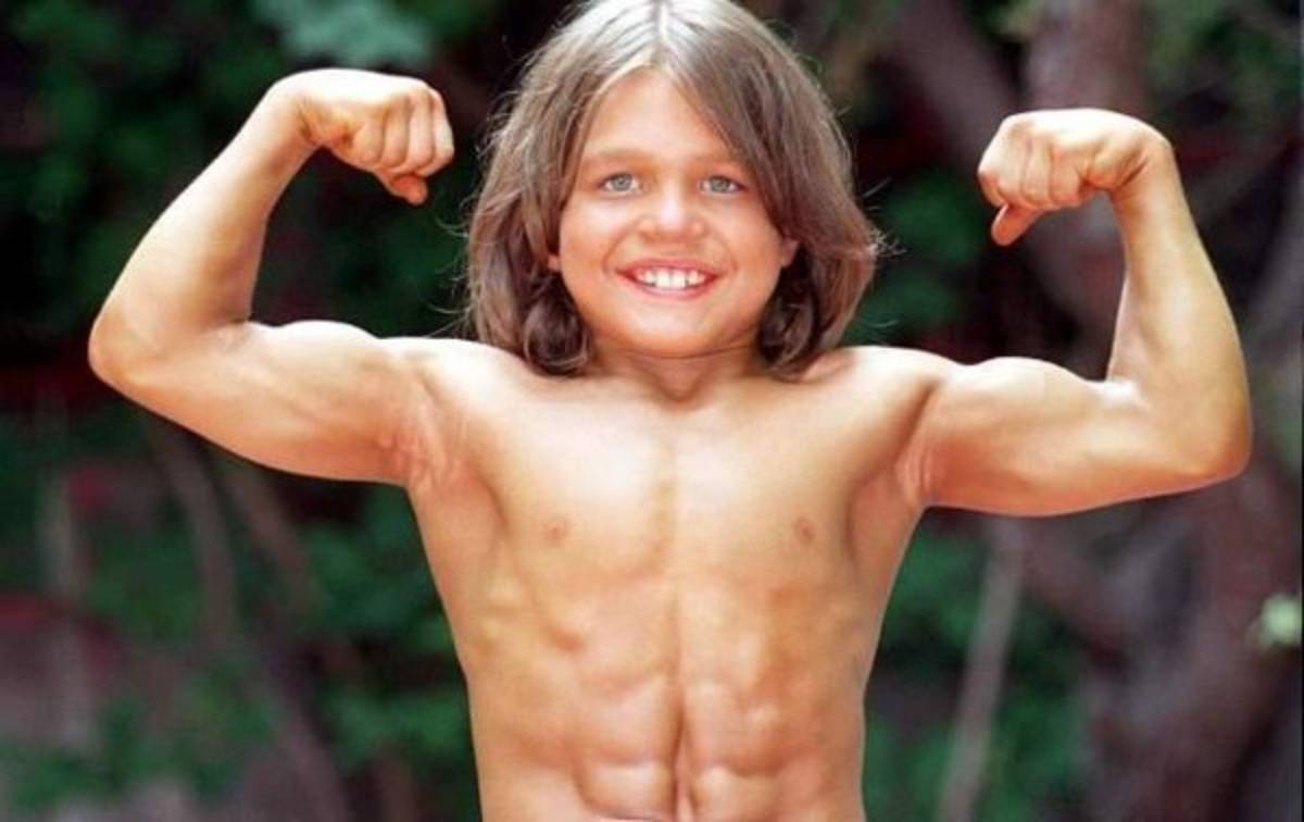 GALERÍA: Así luce ahora Richard Sandrak, el pequeño Hércules