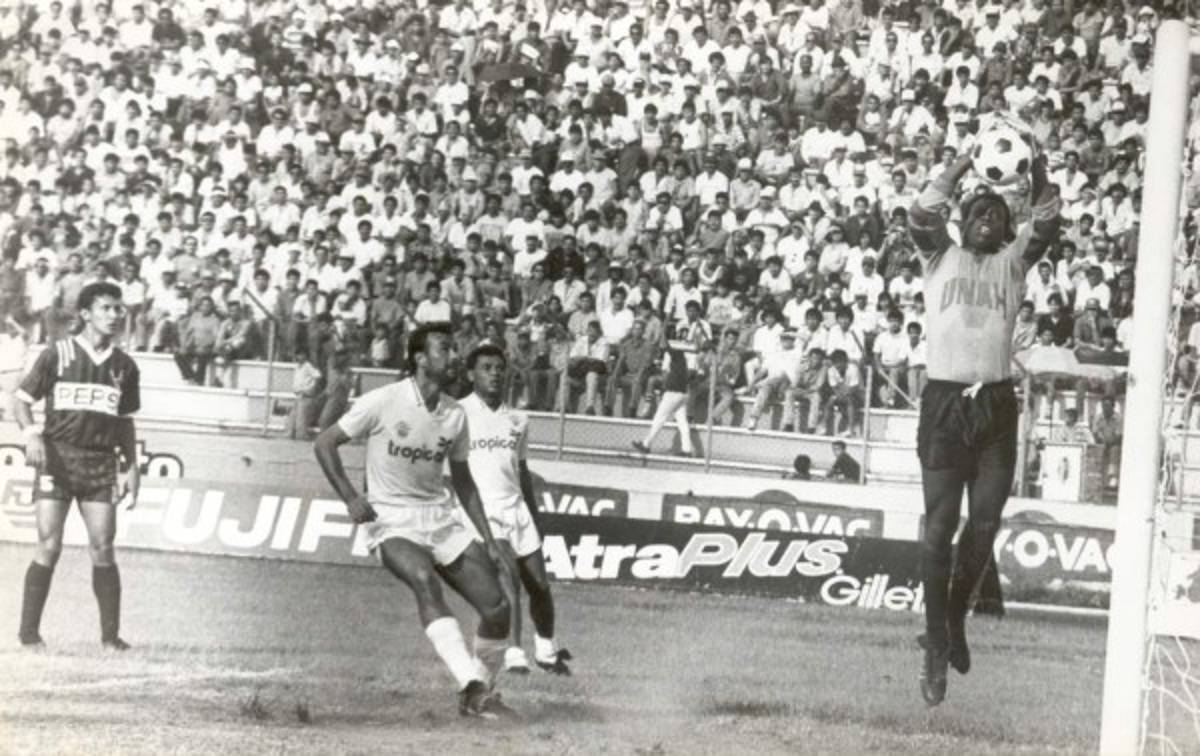 Fotos memorables de los clásicos Olimpia-Motagua