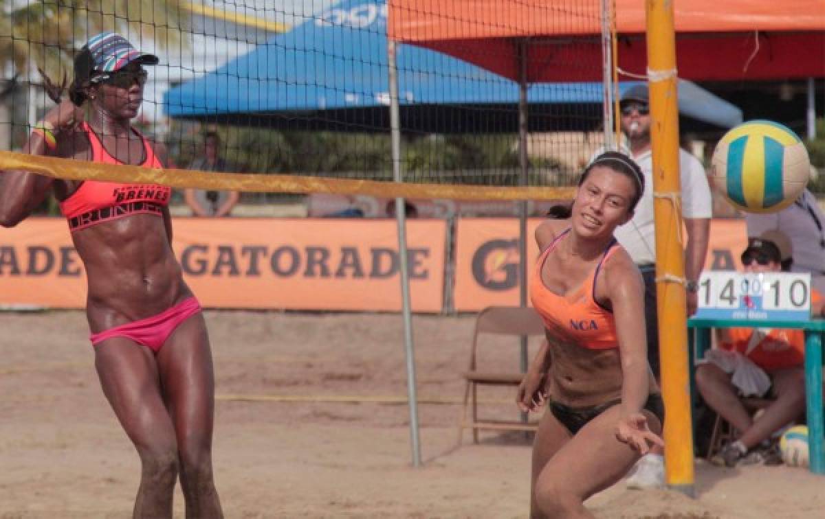 Las reinas del voleibol de playa en Puerto Cortés