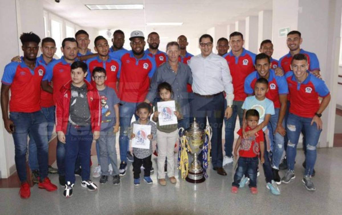 Detalles y abrazos: Olimpia transforma un día gris a colores en su visita a Hospital Infantil María