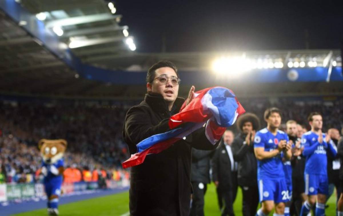 Marcha y llanto: Nuevo homenaje del Leicester a su presidente en el King Power Stadium