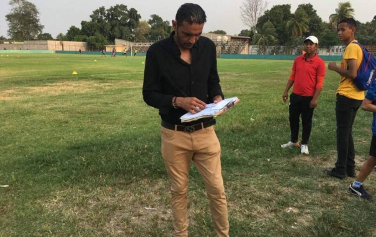 Júnior Morales y su nueva faceta como entrando de porteros en Choloma