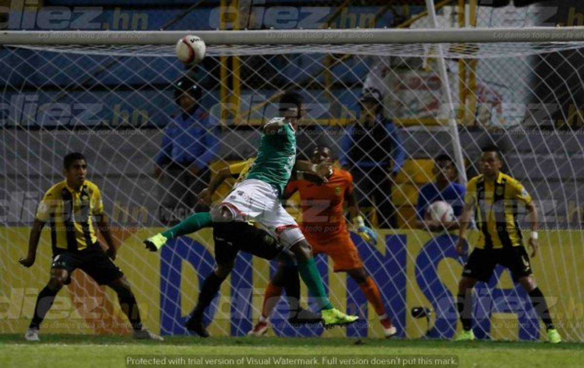 NO SE VIO: La dedicatoria de Costly, el colorido y las duras patadas