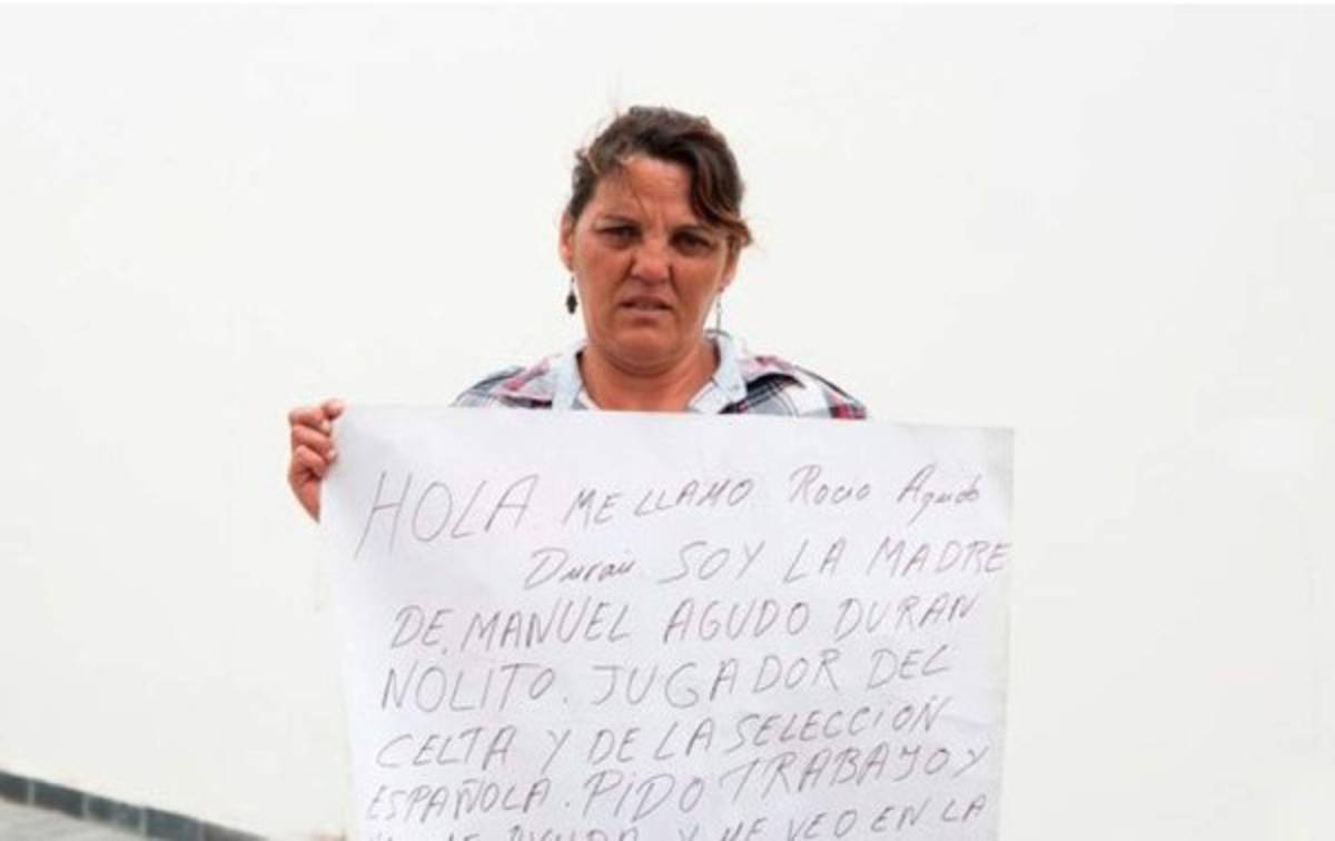 Madre de Nolito pide dinero en las calles y acusa a su hijo