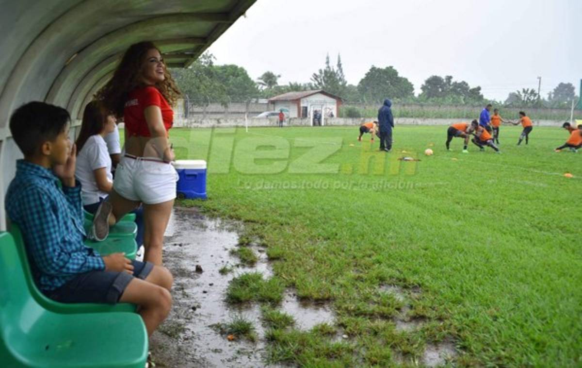¡Cuidado con el lente de DIEZ! Así captó a modelos que adornan el Apertura