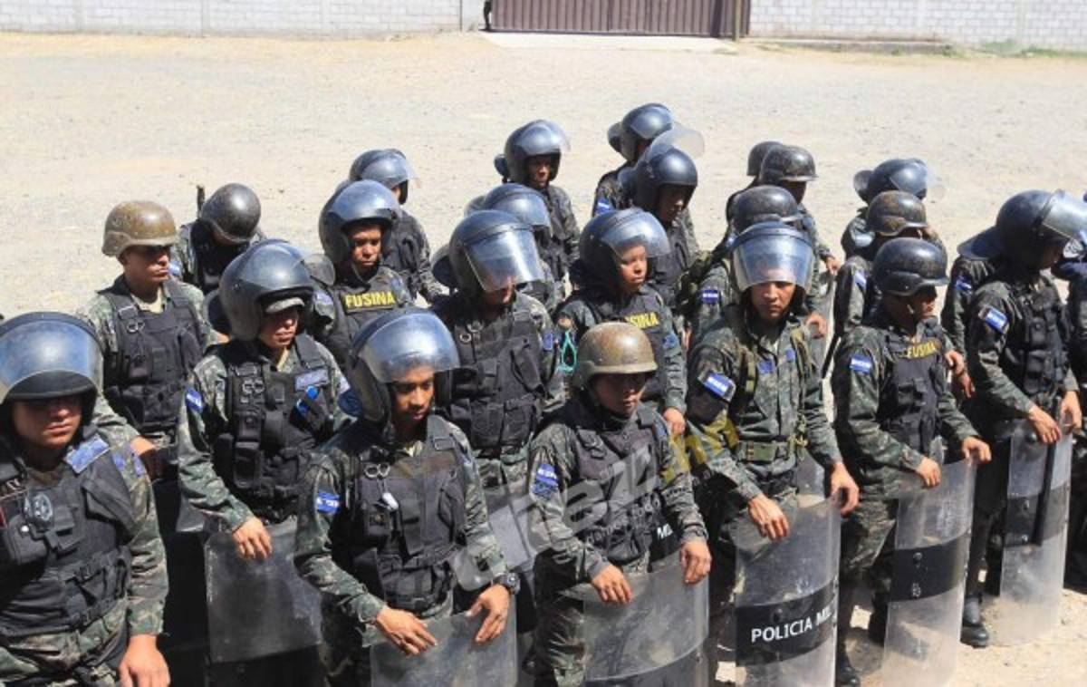 Pese al coronavirus, 120 policías llegan al Carlos Miranda sin protección; silencio total en el Motagua-Olimpia