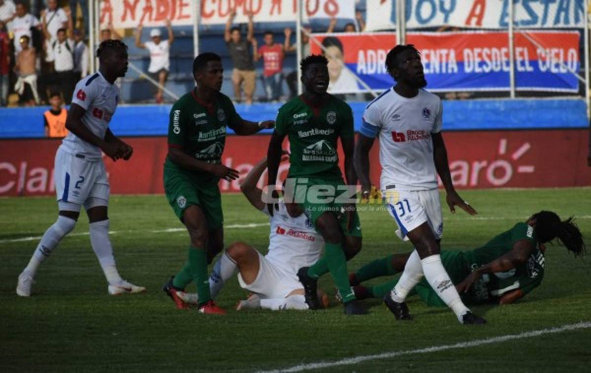 NO SE VIO EN TV: El detallazo de Bengtson con JC Espinoza y el homenaje a Adriel