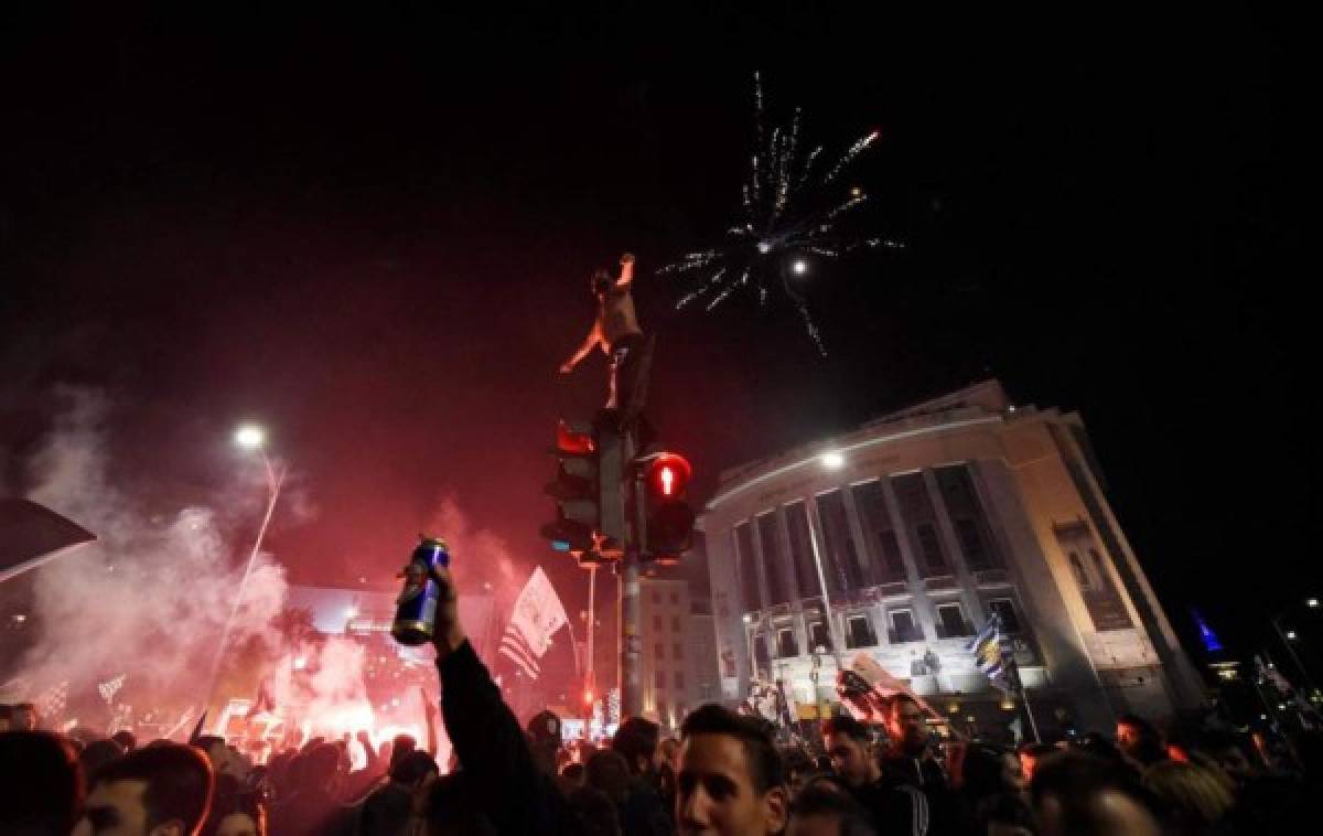 ¡Sin palabras! Impactante festejo del PAOK Salónica tras ganar la liga griega 34 años después