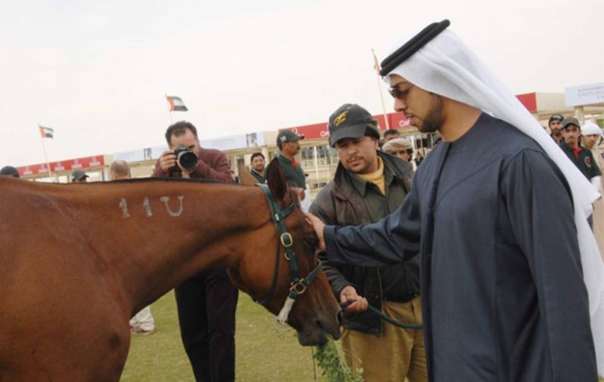 Así es la tremenda vida del jeque con más poder en el fútbol y que amenaza con llevarse a Messi