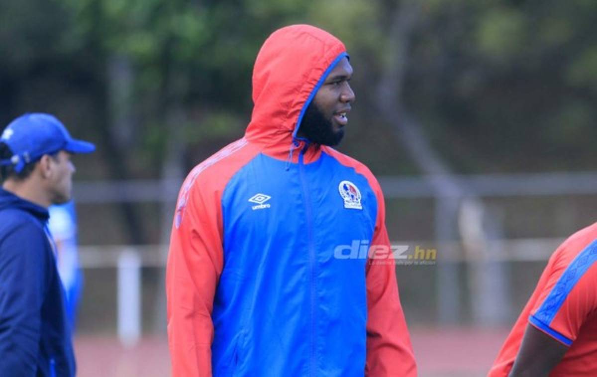 ¡Buscaban cómo calentarse! Olimpia entrenó bajo un intenso frío en Tegucigalpa