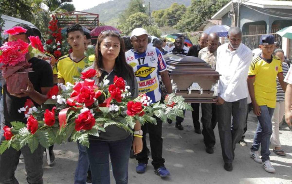 Multitudinario adiós a Enrique Reneau en su natal Jutiapa