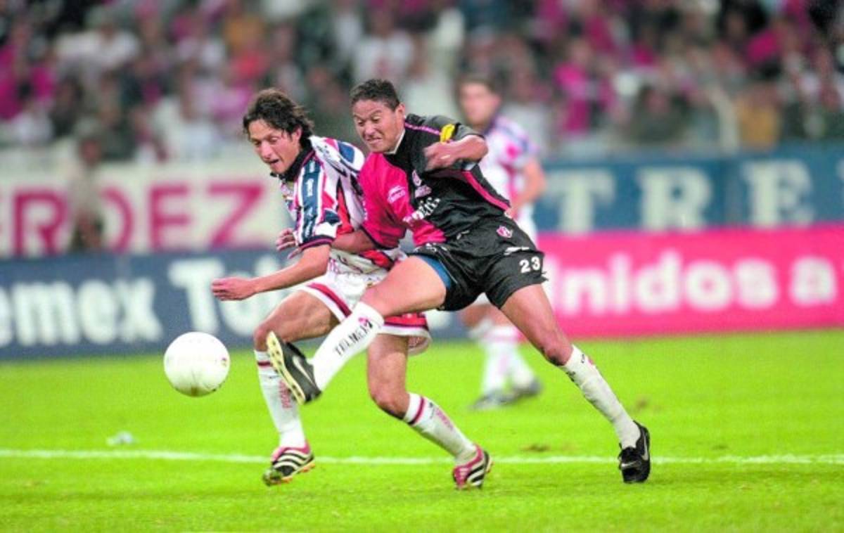 El álbum de Wilmer Velásquez, el 'Matador' y máximo goleador de la Liga Nacional