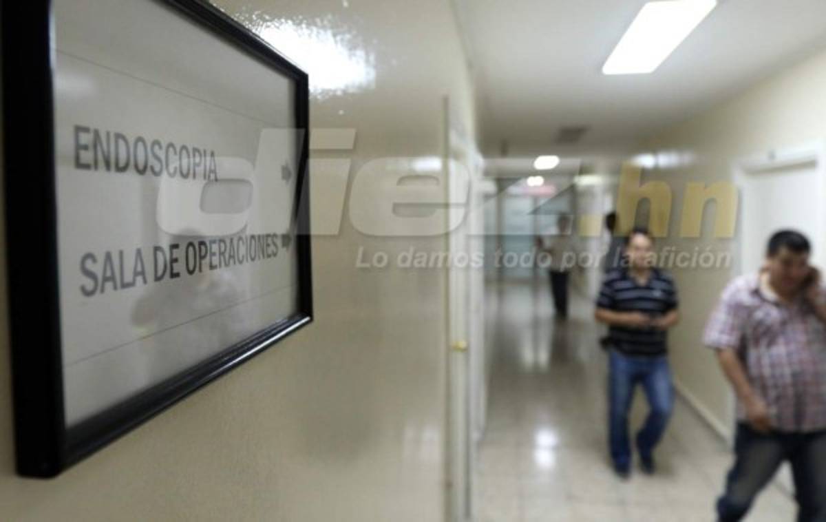 FOTOS: Así sacaron a Chelato Uclés de cuidados intensivos