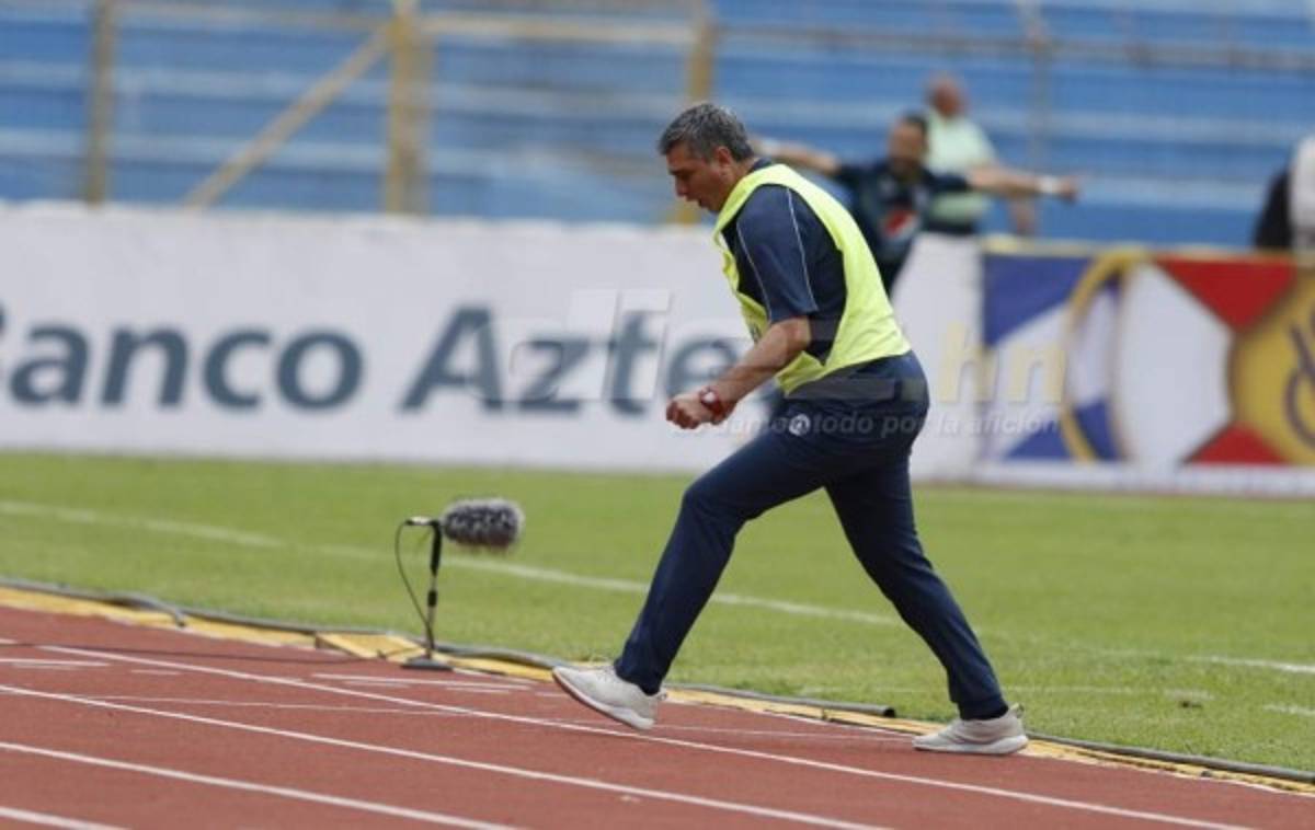 No viste en TV: La furia de Arboleda, euforia de Diego en un clásico de patadas