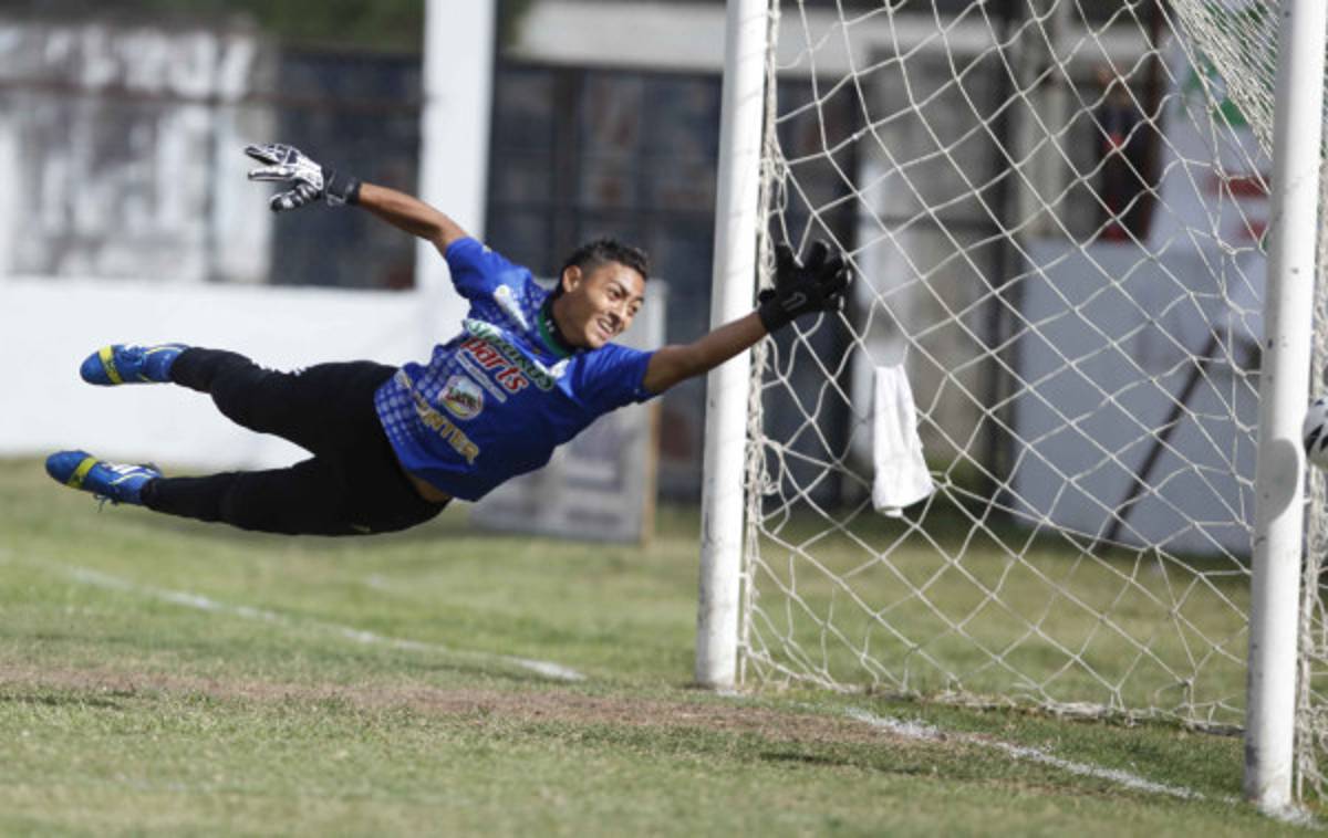 El portero José Pineda lamentó el retiro de Adalid Puerto