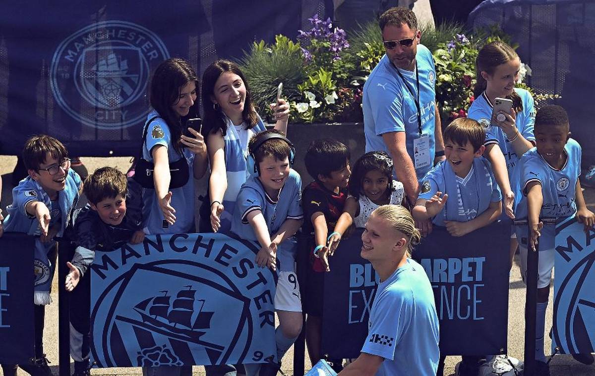 City campeón: Julián, de la mano con las hermanas de Haaland; brutal invasión y los 568 millones en la banca