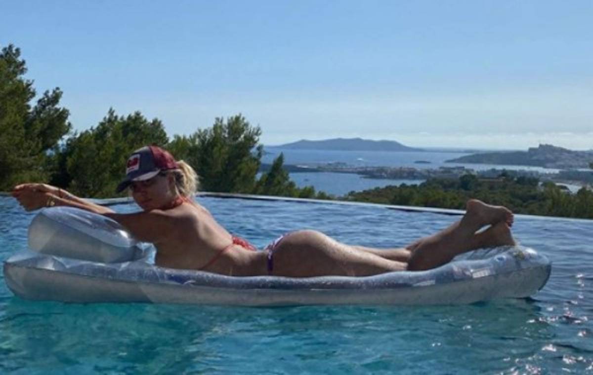 Nueva polémica: Wanda Nara es denunciada por unas atrevidas fotografías que le tomó su hijo