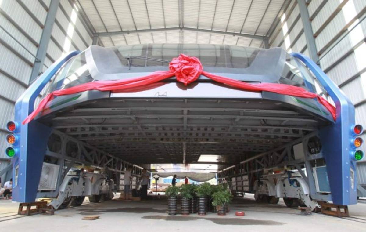 ¡Espectacular! Así es el autobús de tránsito eleveado que se inaugura en China