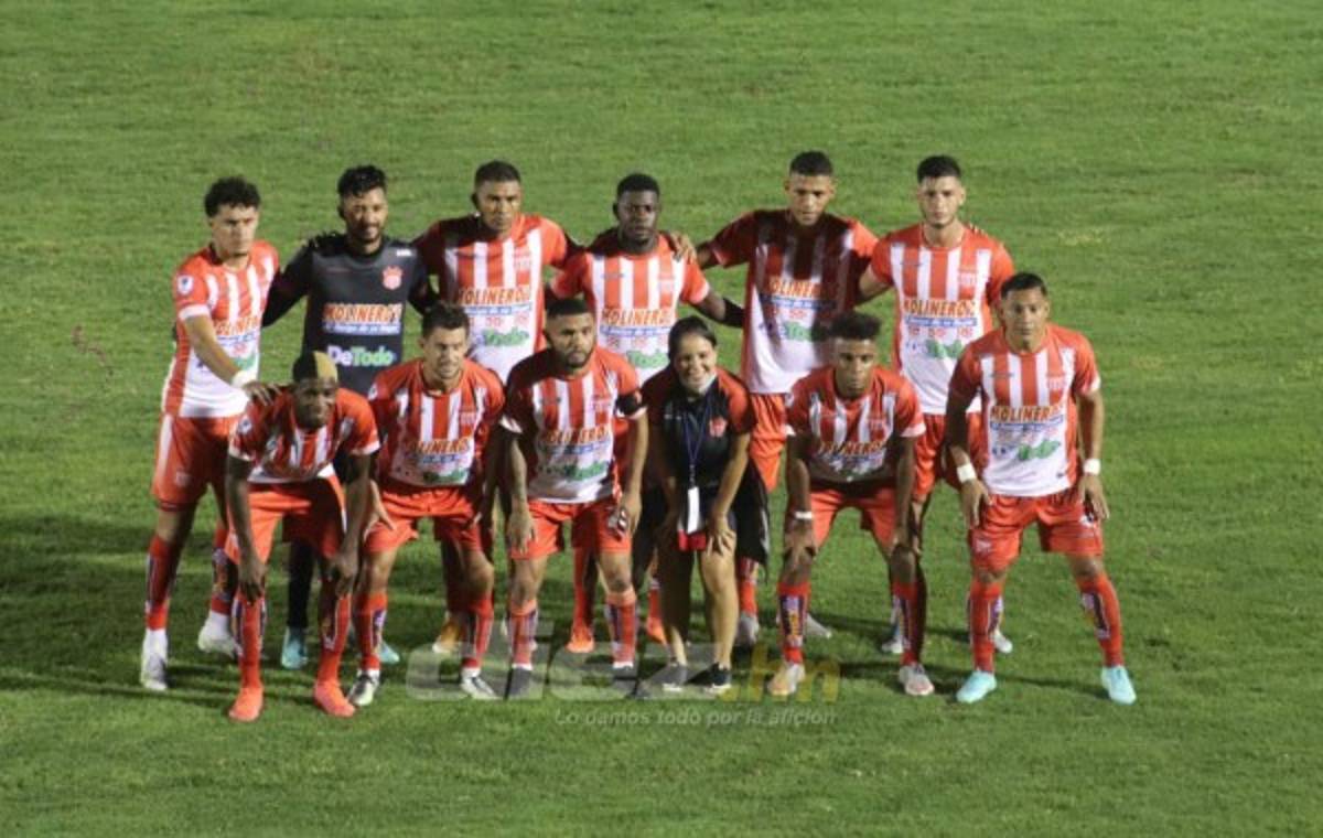 La afición volvió al estadio: las hermosas chicas y la fisioterapeuta del Vida que enamoró en La Ceiba