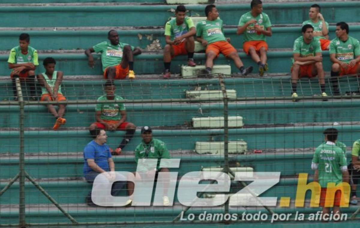 Pinto pide concentración, entrega y disciplina tras primer entreno con toda su artillería
