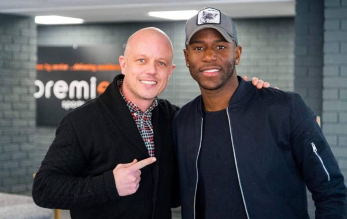 ¡Increíble! Ha vendido más de 100 autos de lujo por WhatsApp a los cracks de Inglaterra