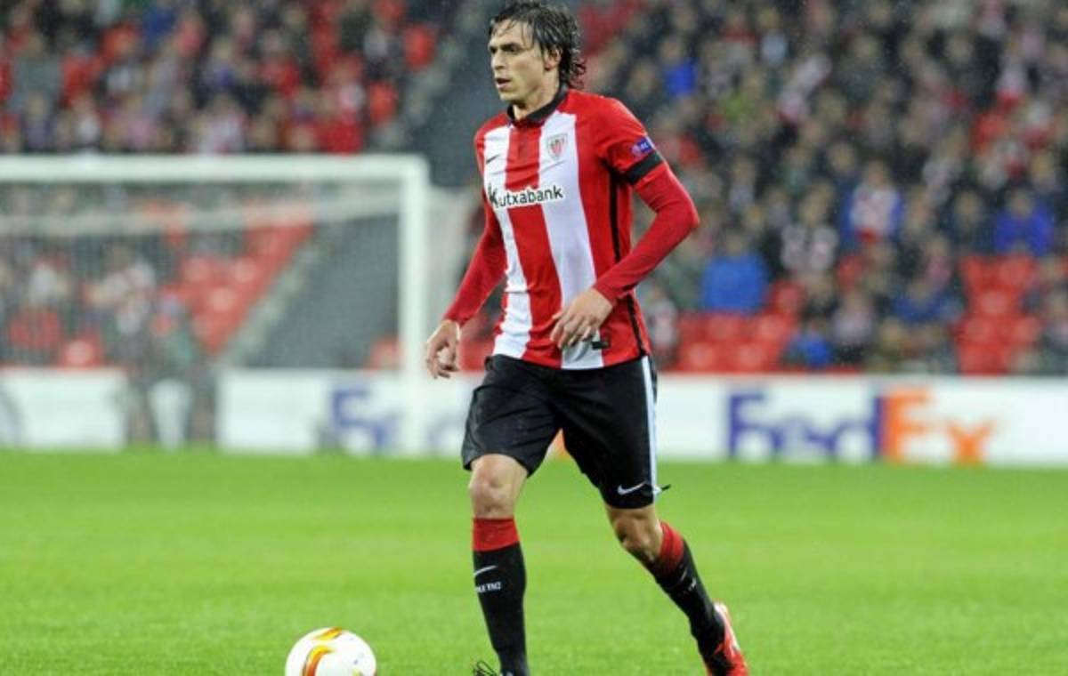 Los futbolistas que han estado al menos 10 temporadas en su equipo actual