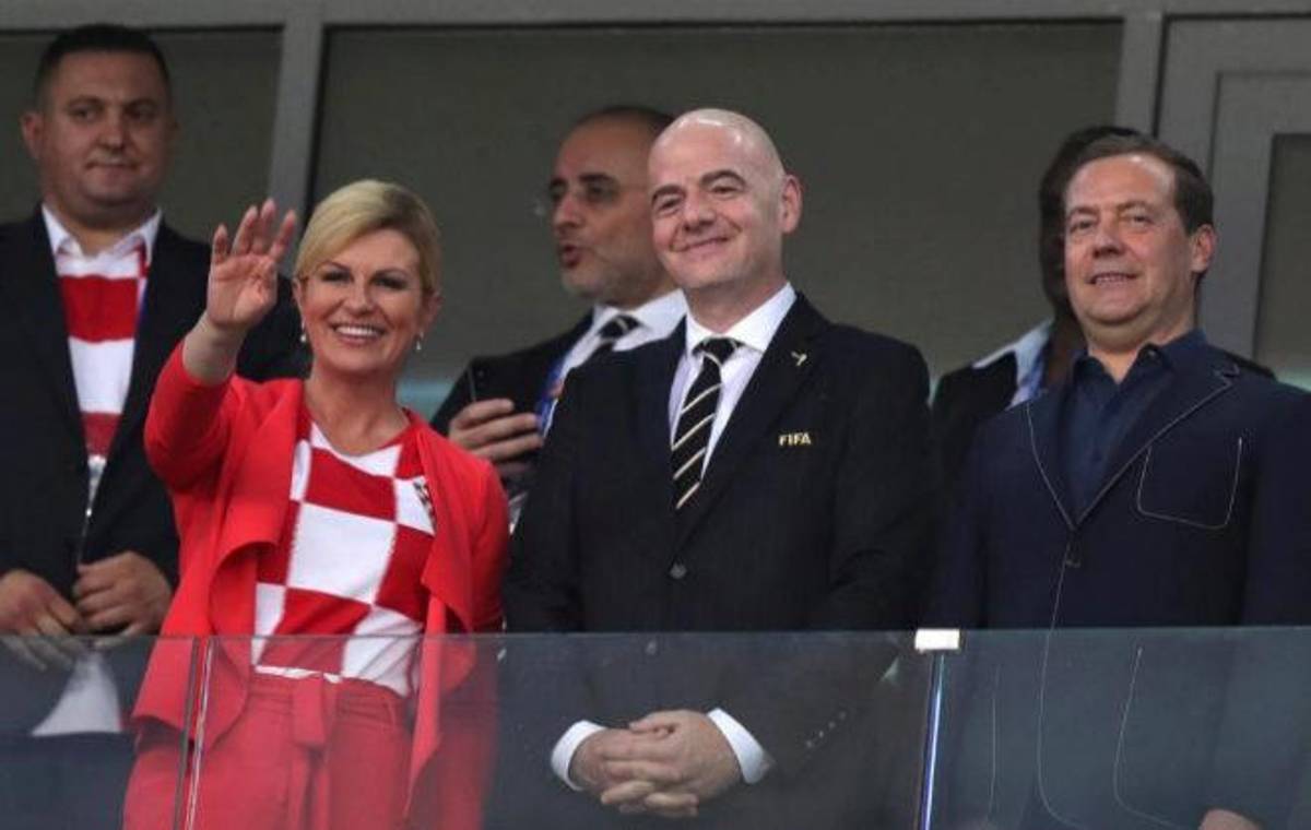 Fue un talismán en Rusia-2018 y ahora promete volver para la final en Qatar: ¿Qué fue de la hermosa expresidenta de Croacia?