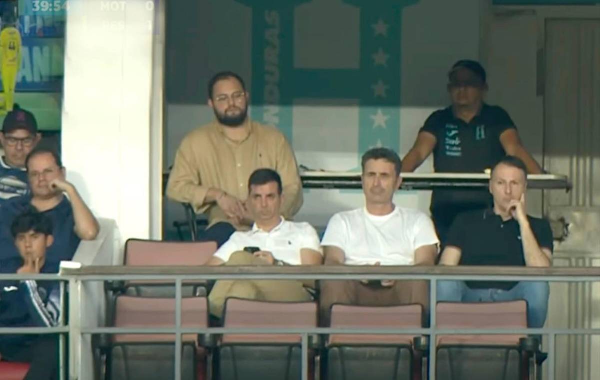 ¿Quién es la edecán que robó miradas? Familia Izaguirre sobresale y europeos no le quitan la mirada a los jugadores