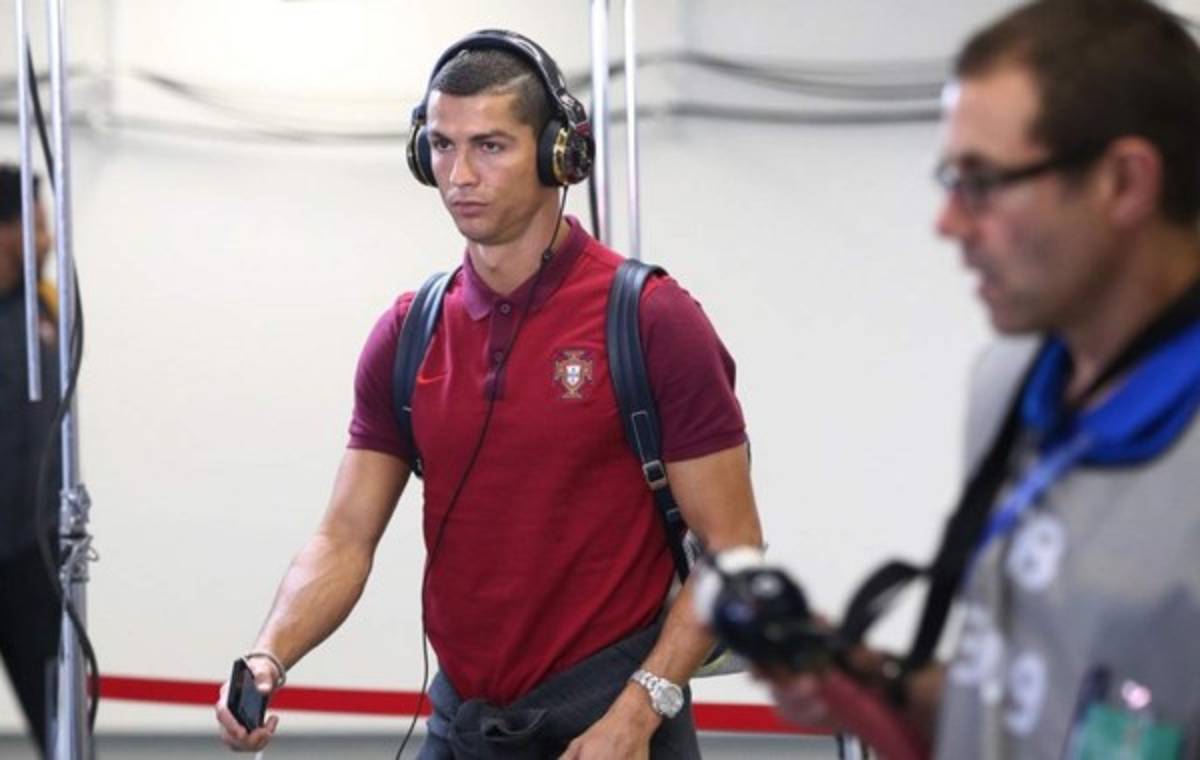 NO SE VIO EN TV: Le piden matrimonio a Cristiano en la Copa Confederaciones