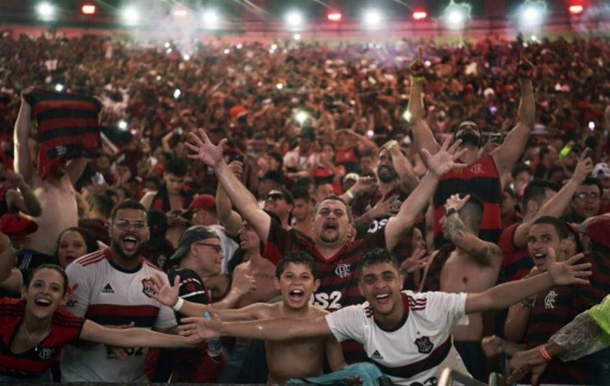 Eufórica celebración del Flamengo en Río de Janeiro tras ganar la Copa Libertadores