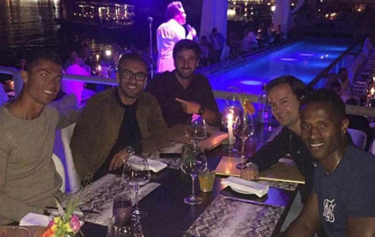 Las excéntricas vacaciones de Cristiano Ronaldo y sus amigos