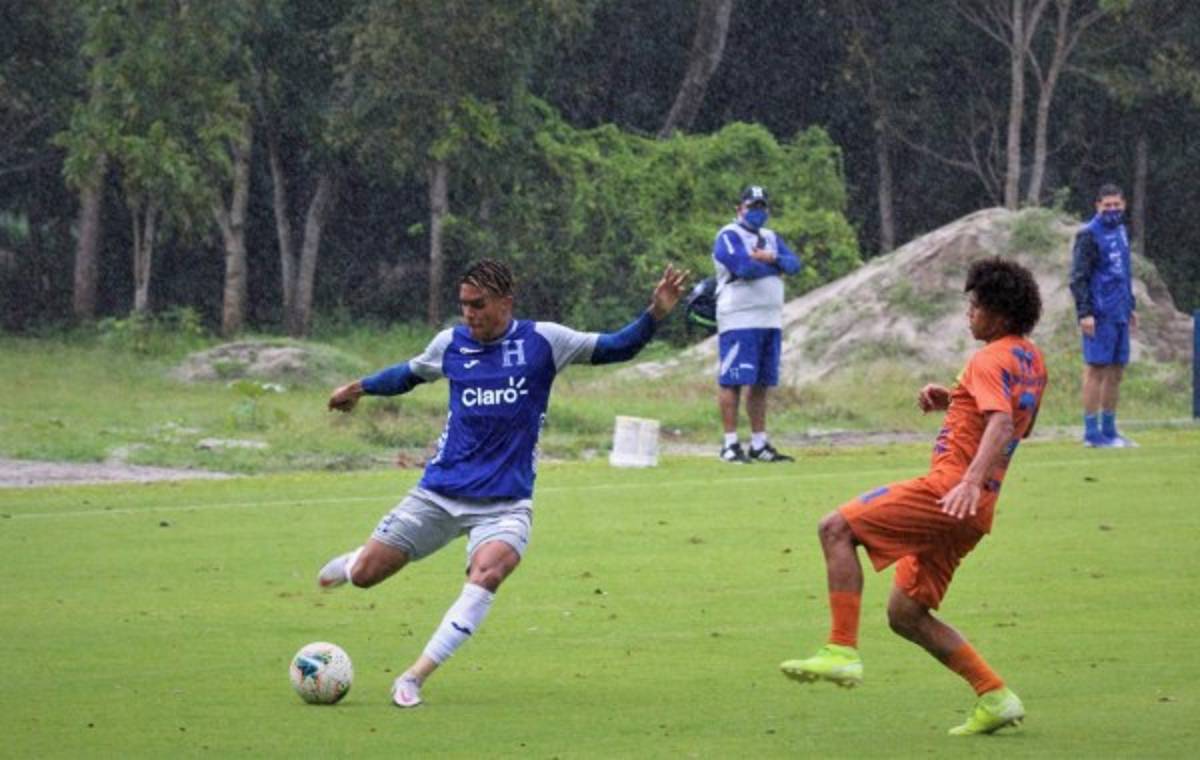 ¡Una mesa de billar! Es considerada como una de las mejores canchas de grama natural en San Pedro Sula