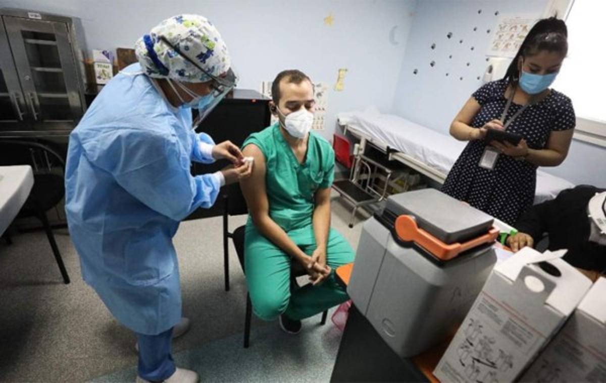 Novia de futbolista de Marathón, Mathías Techera, entre las primeras vacunadas contra el covid-19 en Honduras