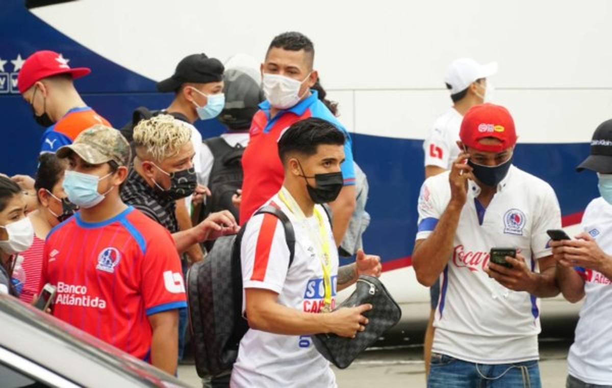 Hasta un legionario celebró la copa 32: Las otras imágenes del tremendo festejo del Olimpia