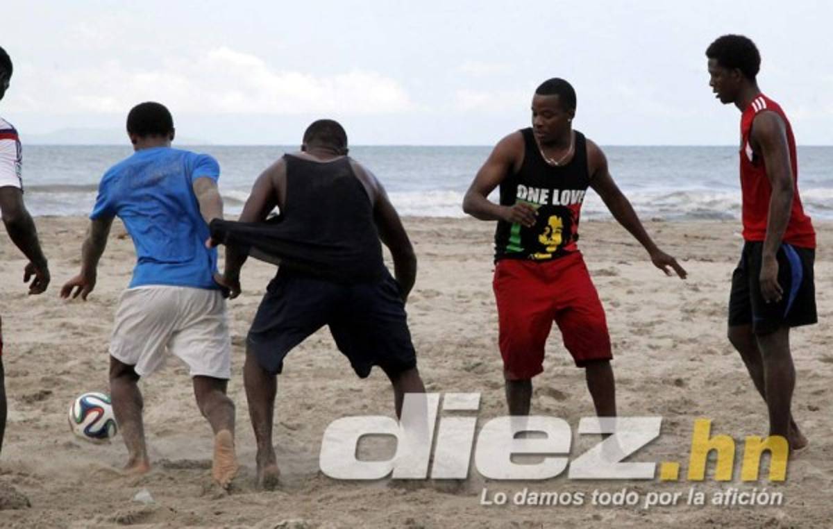 Marvin Chávez disfruta de sus vacaciones en su natal Sambo Creek