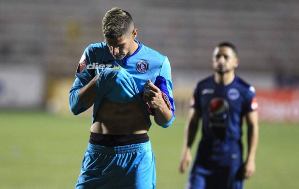 No viste en TV: Rostros tristes en Motagua, mensaje oculto de Ángel Tejeda y patadita a Edwin Solano