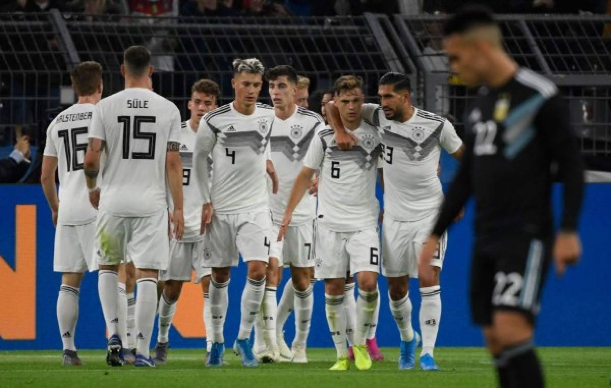 Germany's forward Serge Gnabry (hidden) celebrates scoring with his team-mates during the friendly football match Germnay v Argentina in Dortmund, western Germany on October 9, 2019. (Photo by Ina FASSBENDER / AFP)