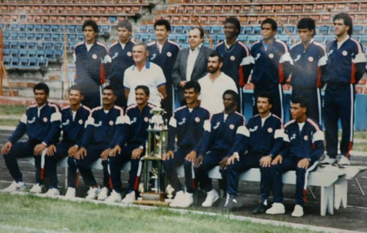 ¡EL REY DE COPAS! Las imágenes históricas del Olimpia, que hoy celebra 105 años