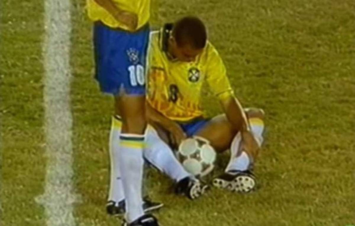 ¡Qué incómodo! Futbolistas que necesitaron un baño en pleno partido; Aubameyang, el último